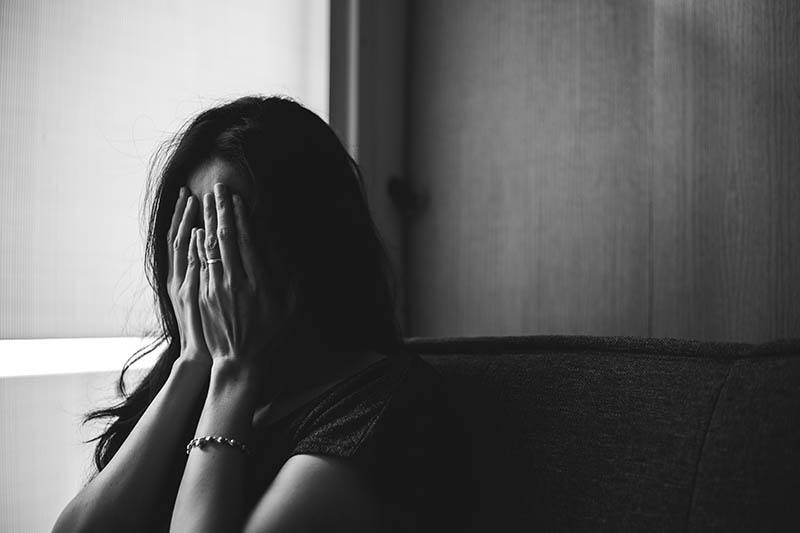 6 Dobbeltmoraler En Følelsesmæssig Misbrugende Partner Tager Dig Gennem