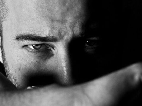 Sådan får du en narcissist til at fortryde, at han forlod dig