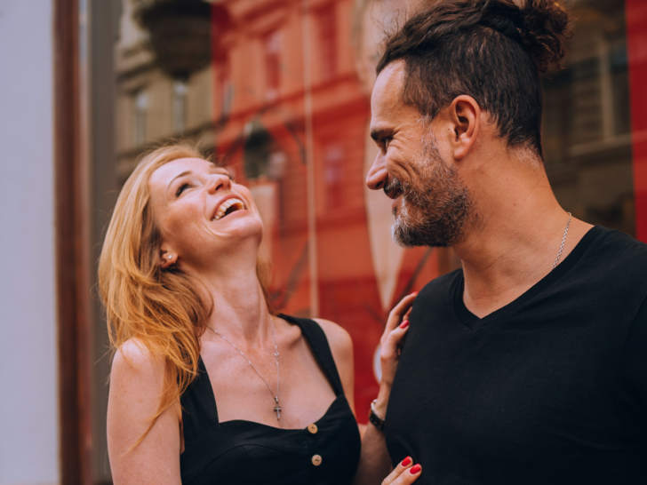 Kan han lide dig, eller flirter han bare? 5 ting mænd gør, der kan snyde dig