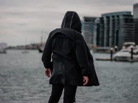 Hvis han behandler dig, som om han er ligeglad, så tro på ham