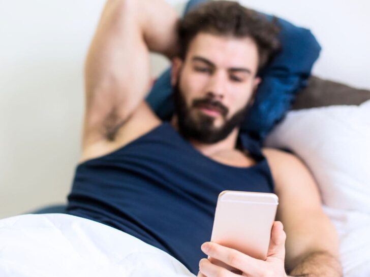 Manden der skriver godmorgen hver dag: sødt tegn eller rødt flag?